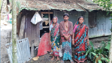 চিতলমারীতে একই গ্রামের ৫টি পরিবারের মানবতার জীবনযাপন 