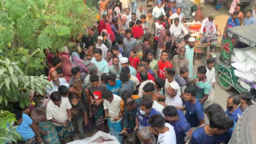 অটোরিকশার ওপর উঠে গেল মালবাহী ট্রাক, নিহত ৫