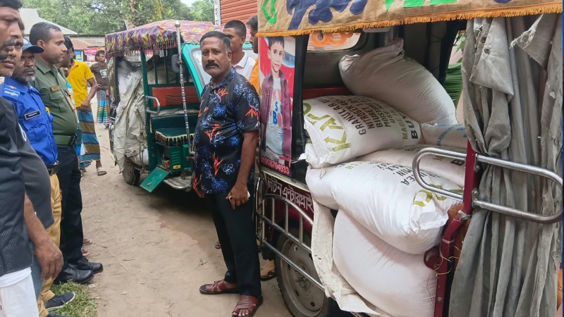 বকশীগঞ্জে অবৈধভাবে পাচারকালে ২৫ বস্তা সার জব্দ