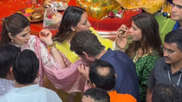 স্ত্রী পাশে থাকা সত্ত্বেও ম্যানেজারের ওড়নায় মুখ মুছলেন শাহরুখ, ভি