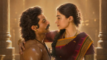 বিজয়কে নিয়ে রাশমিকা: ‘ও আমারই, তবুও ওর ওপর ক্রাশ খাওয়া থামে না’ 